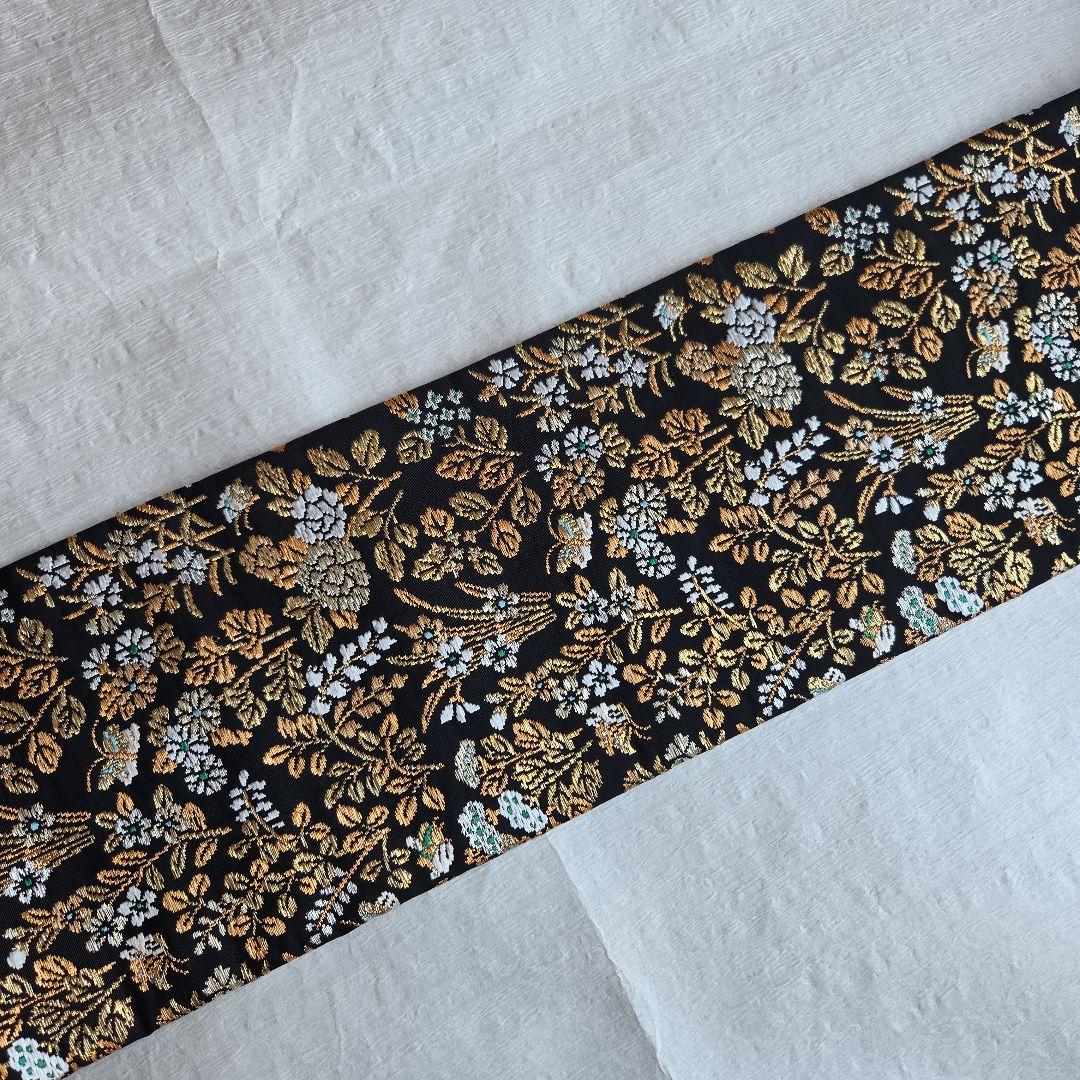 帯屋捨松　細かな煌めきを締める　草花模様の名古屋帯