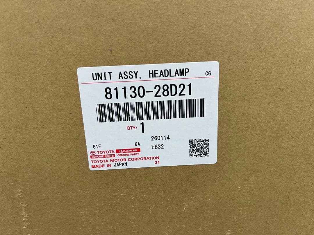 メーカー：トヨタ 車名：ヴォクシー80系 商品名：右ヘッドランプユニット