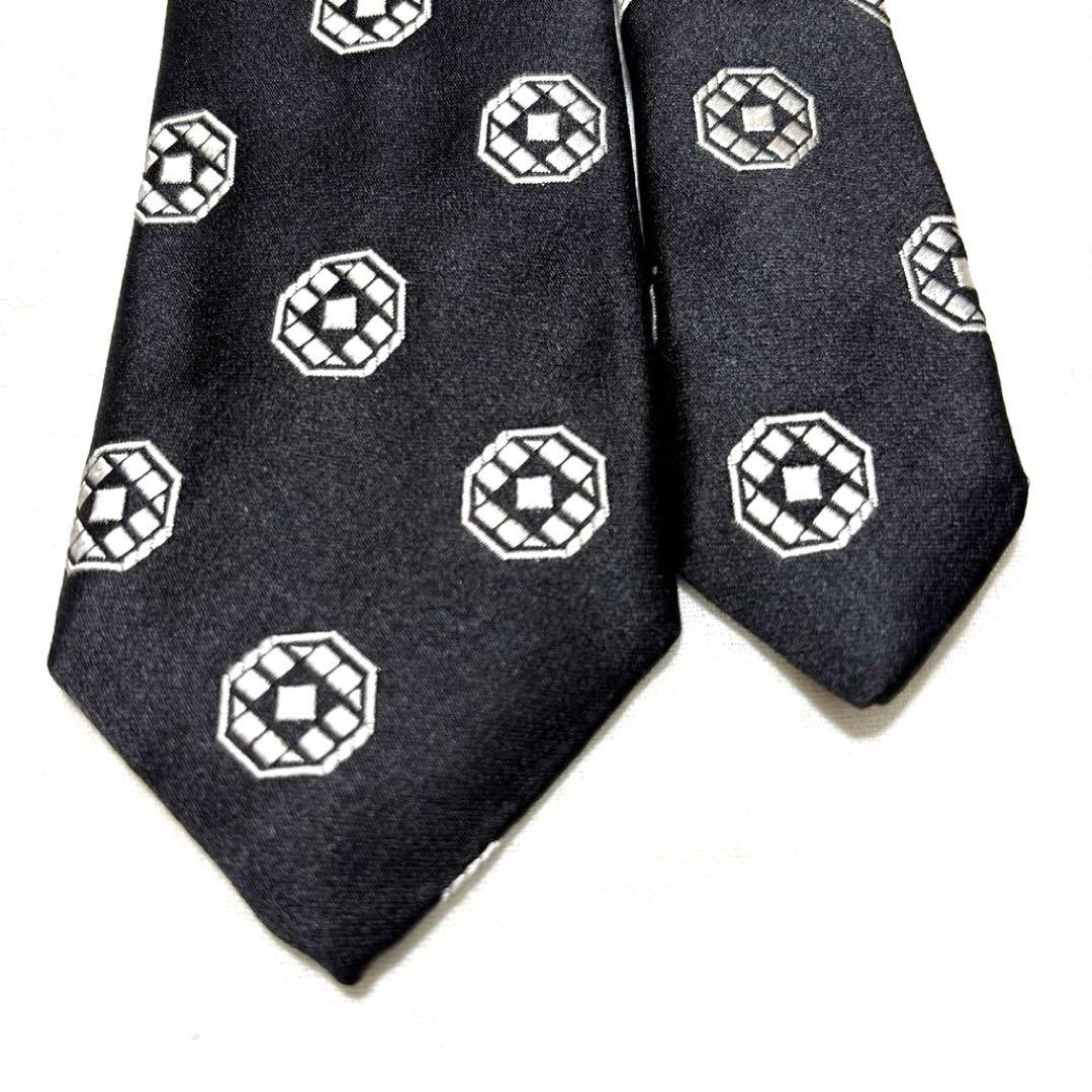 PRADA プラダ ホリデー&ブラウン　ネクタイ　ブラック　ダイヤ刺繍　美品