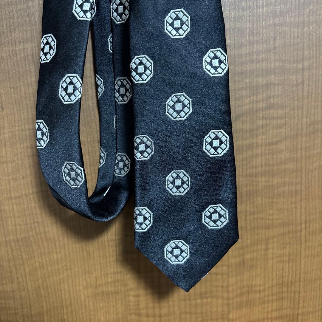 PRADA プラダ ホリデー&ブラウン　ネクタイ　ブラック　ダイヤ刺繍　美品