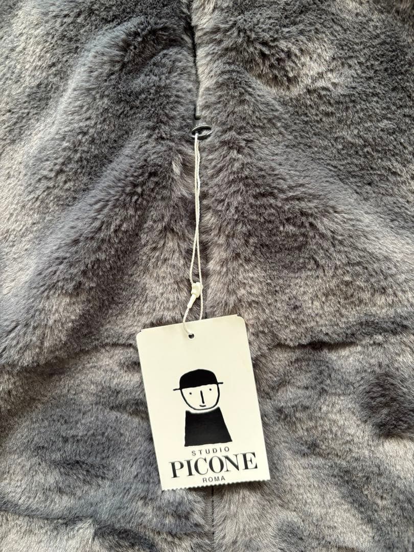 ピッコーネ　ベスト グレー　新品