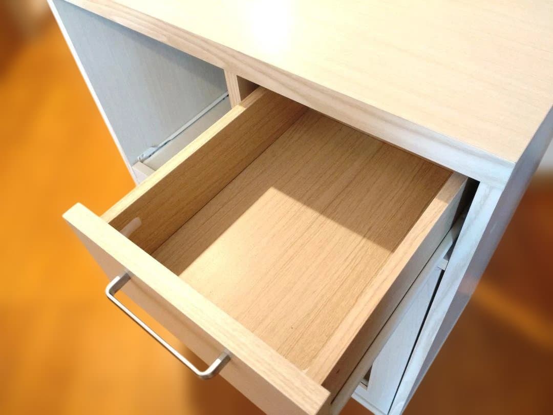 ホワイト木製食器棚 （送料込み）