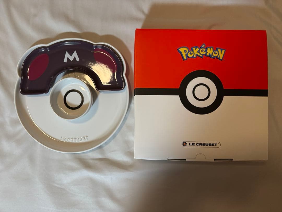 ポケモン モンスターボール型皿 LE CREUSET