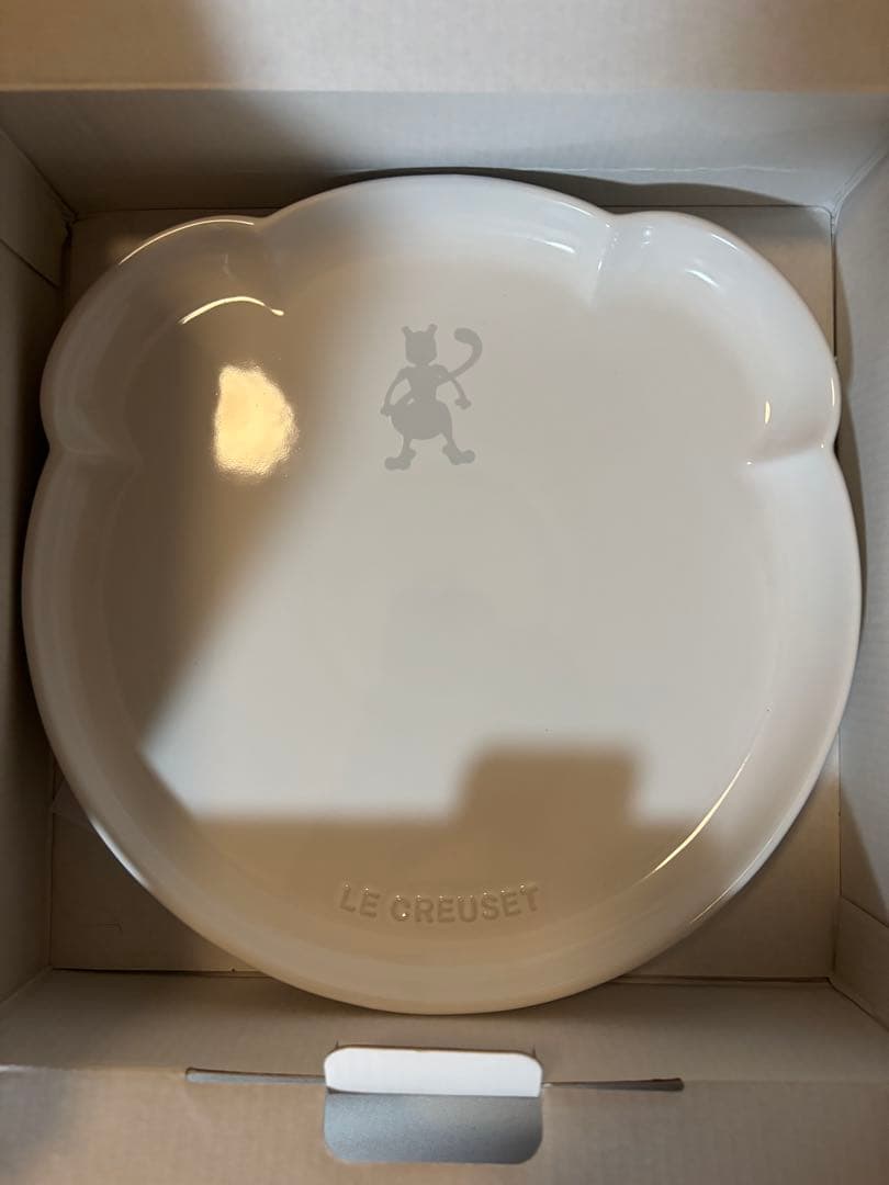 ポケモン モンスターボール型皿 LE CREUSET