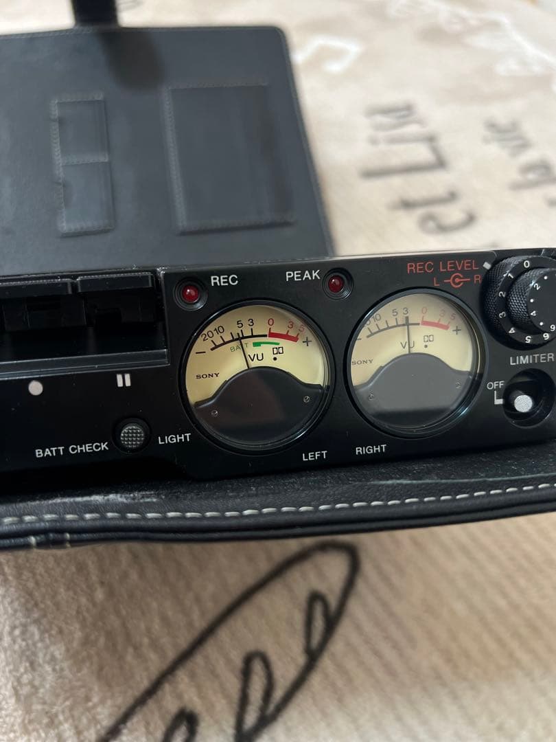 【美品】【電確認済み】SONY TC-D5M カセットプレイヤー。専用カバー付