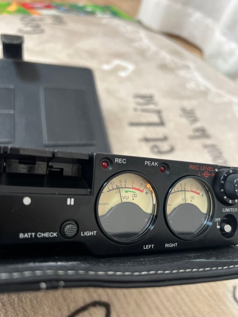 【美品】【電確認済み】SONY TC-D5M カセットプレイヤー。専用カバー付