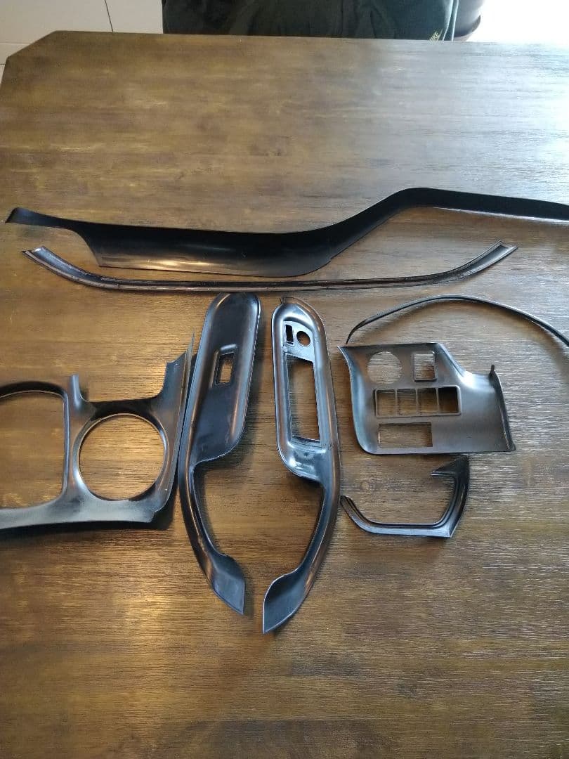 ヴォクシー８０　シルクブレイズ　インテリアパネル　黒木目