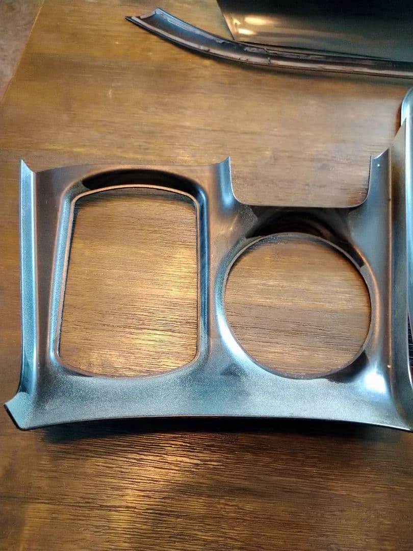 ヴォクシー８０　シルクブレイズ　インテリアパネル　黒木目