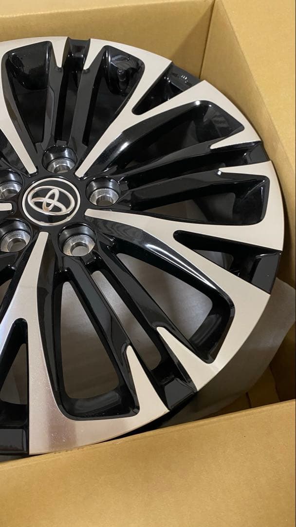 ヤリスクロス トヨタ 18インチ ホイール