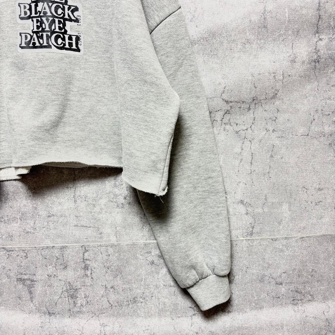 BLACK EYE PATCH クロップドスウェット グレー