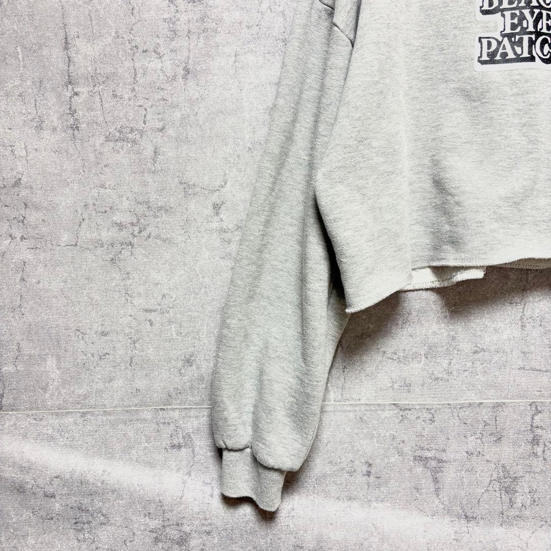 BLACK EYE PATCH クロップドスウェット グレー