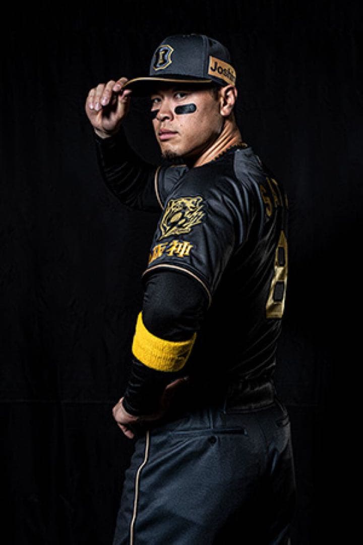 阪神タイガース 佐藤輝明　OSAKA ブラックダイナマイト　ユニフォーム　 O