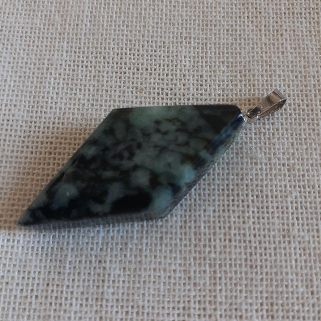 糸魚川黒翡翠ネックレストップ