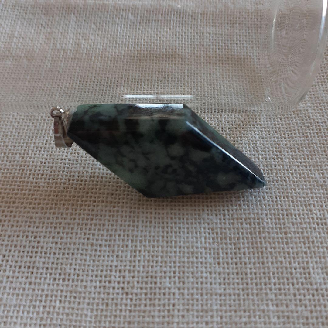 糸魚川黒翡翠ネックレストップ