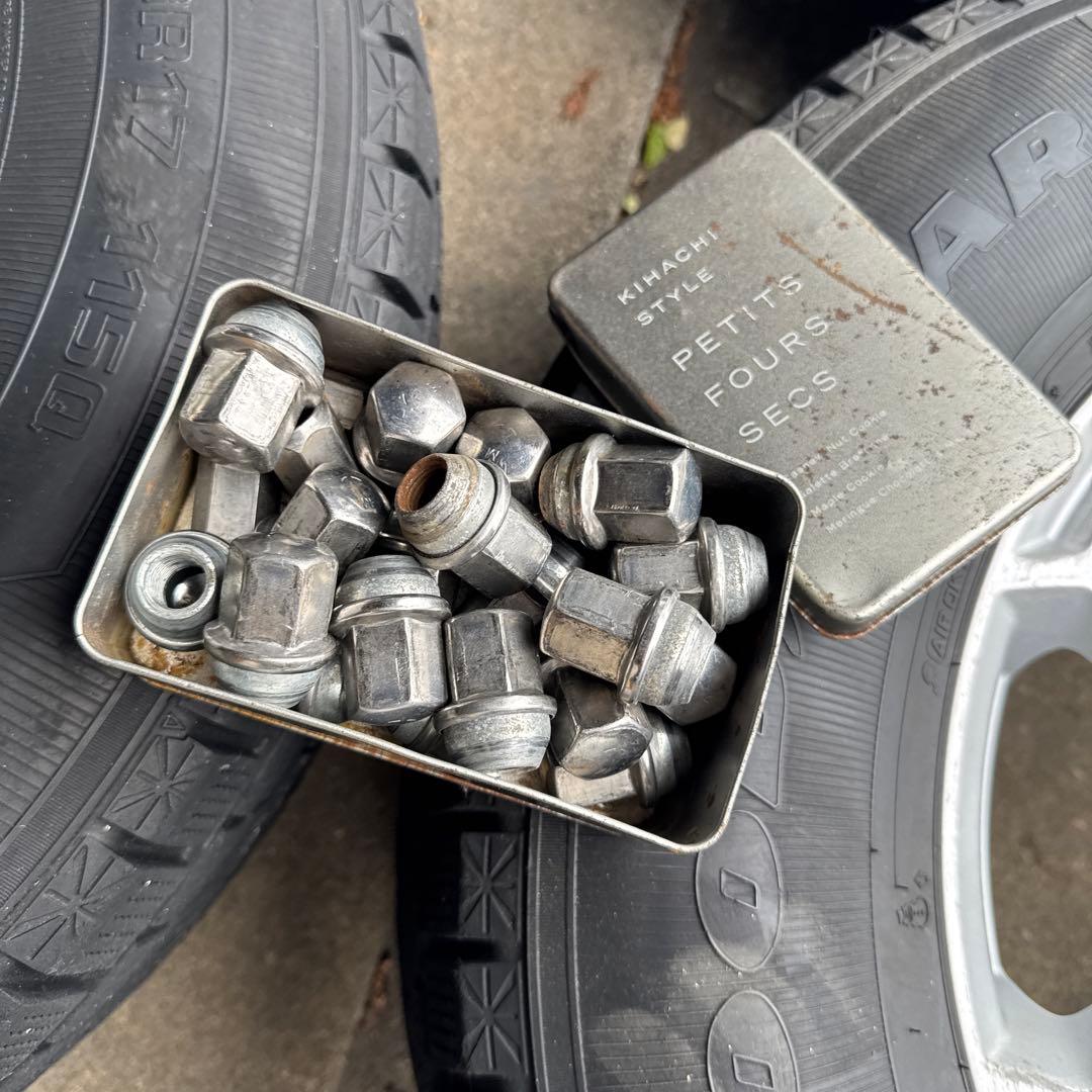 JLラングラー 純正スタッドレスタイヤ　goodyear 265/70r17