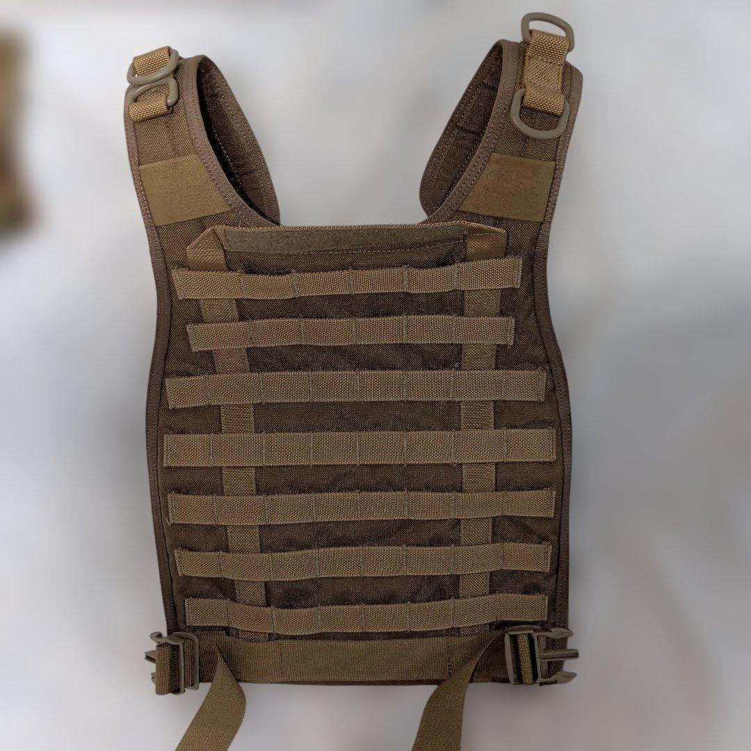 オール実物　flyye rrvベスト　バックパネル　ラジオポーチ　CB