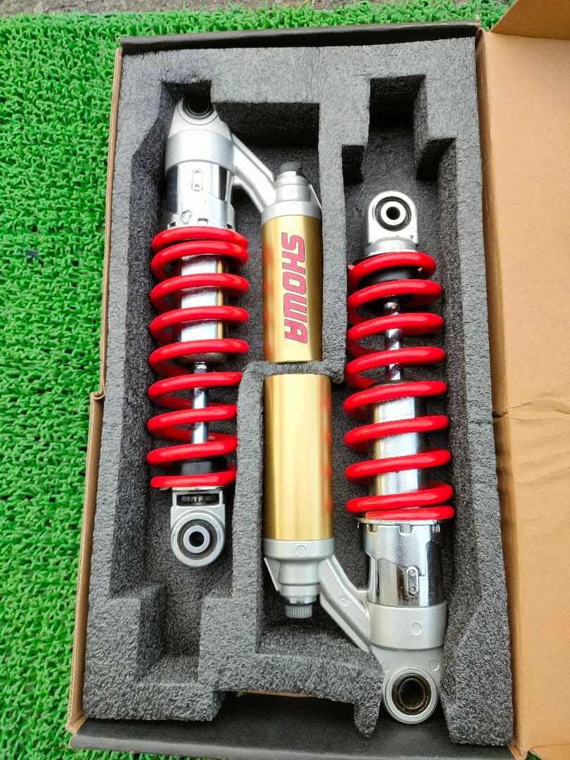 CB1300SF リアサスペンション 左右 SHOWA 純正 SC40 品薄