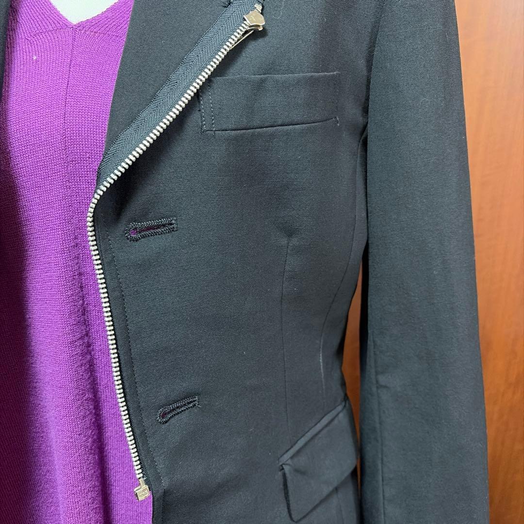 ジッパー付きブラックテーラードジャケット