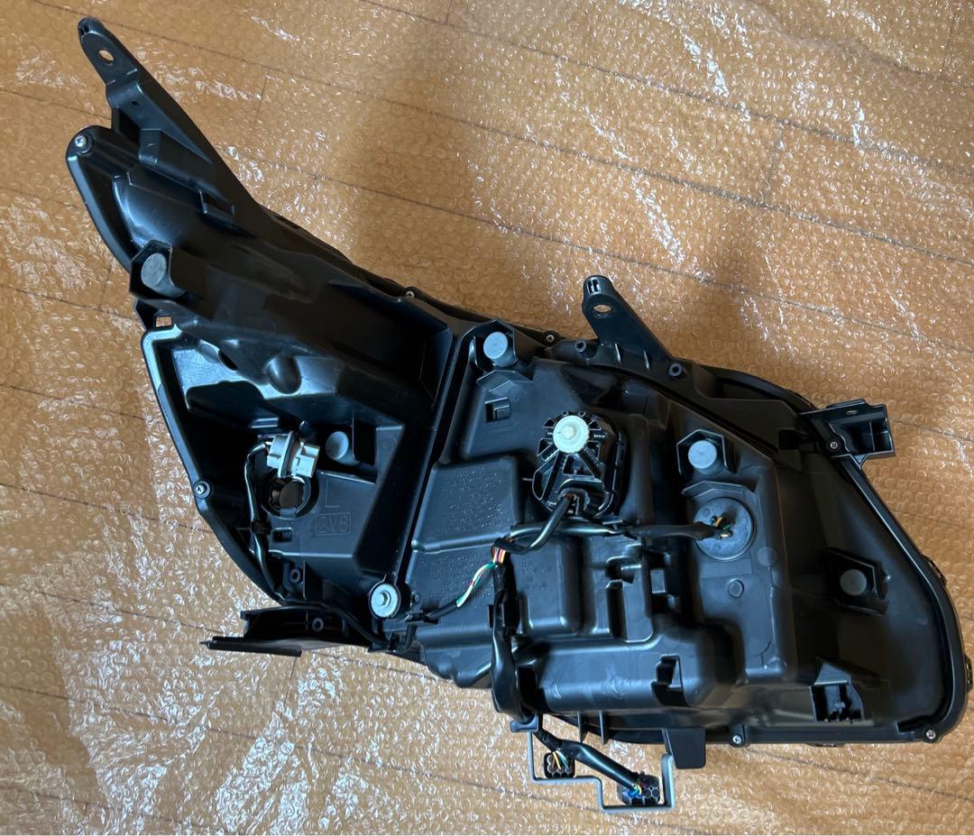 a*2様 【中古美品】80ヴォクシー後期（X,Vグレード）左ヘッドライト　ＬＥＤ