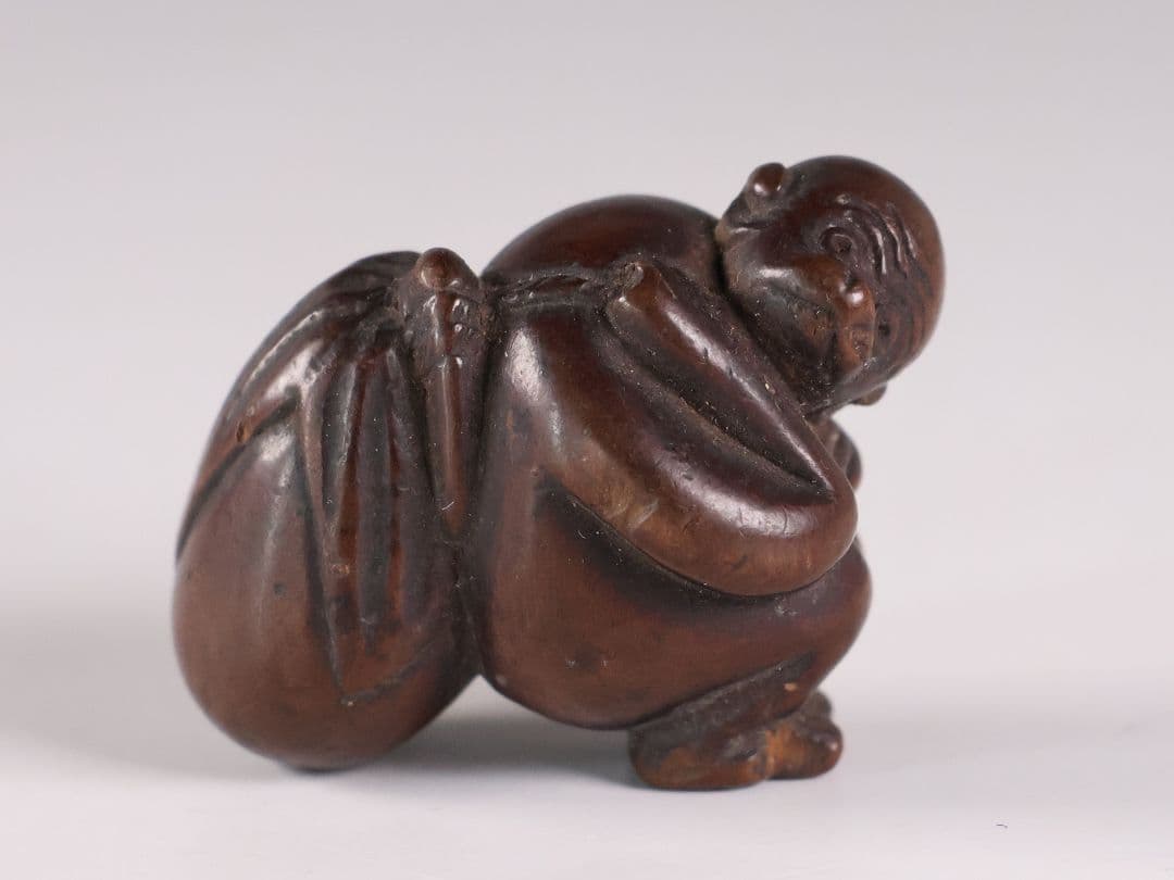 時代 堤物 猿と茄子 木彫 根付 木製【MB176】
