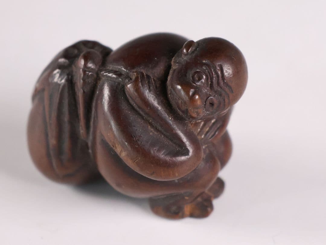 時代 堤物 猿と茄子 木彫 根付 木製【MB176】