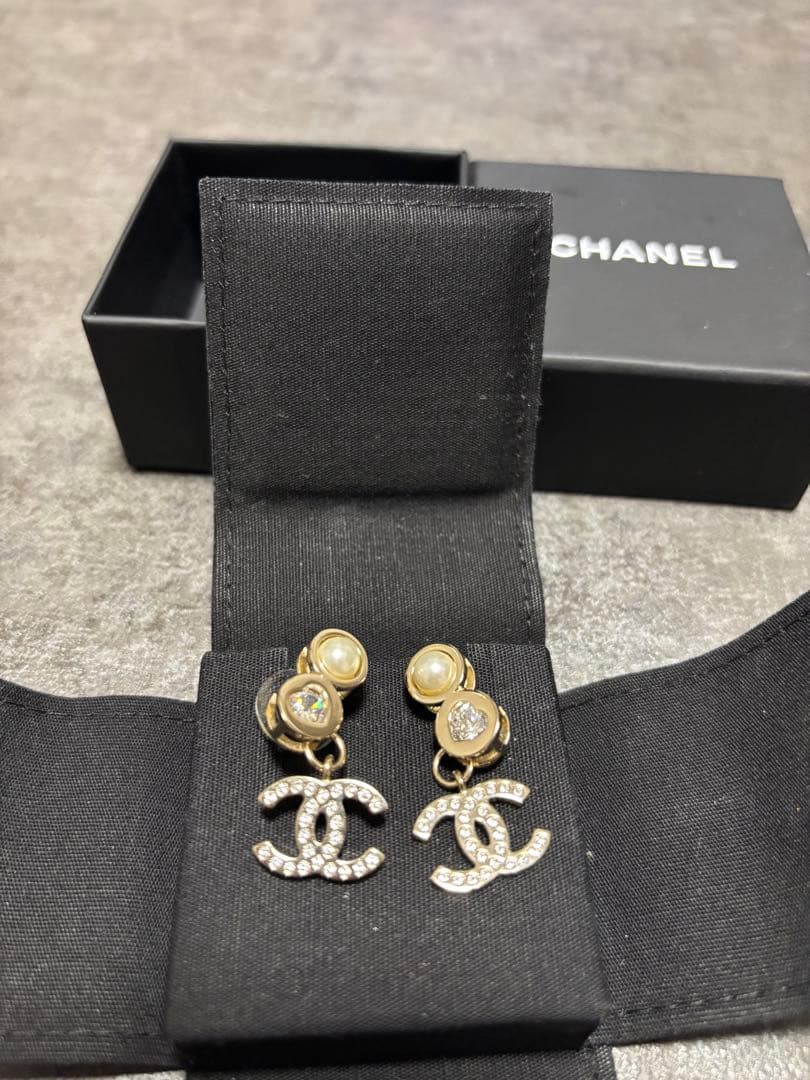 CHANEL パールクリスタルスタッドピアス