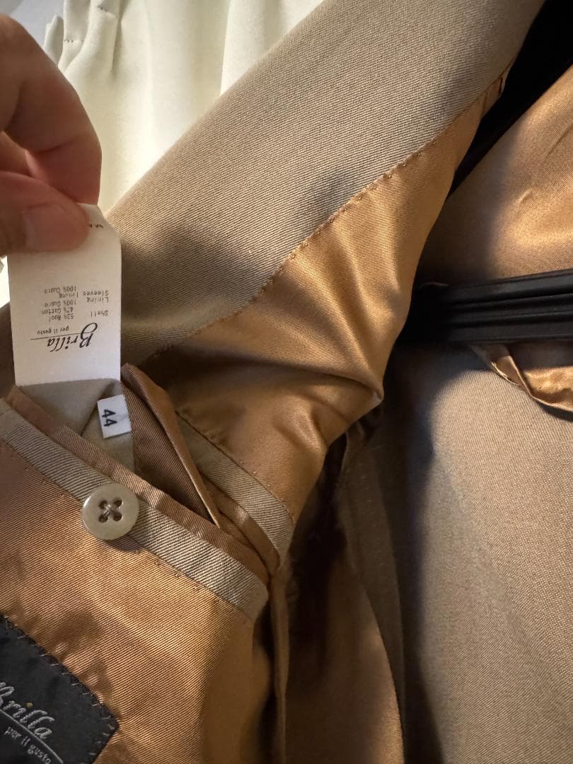 ベージュ スーツ 　サイズ４４