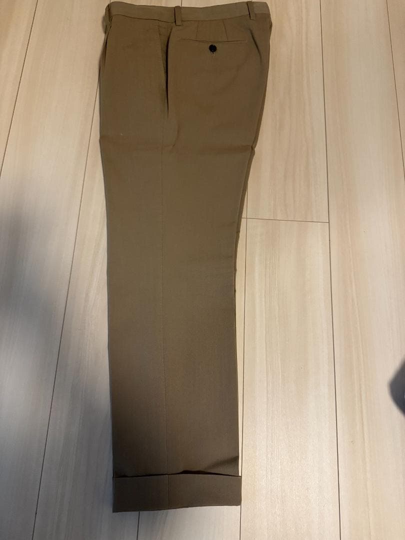 ベージュ スーツ 　サイズ４４