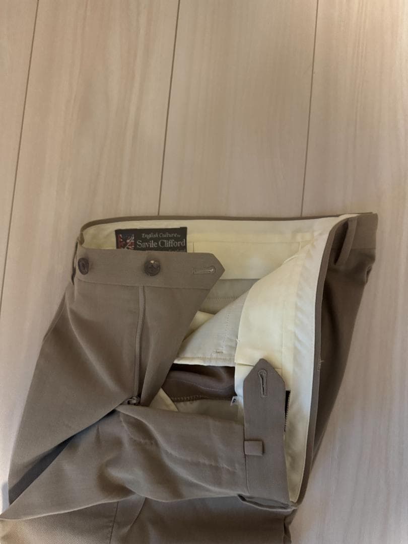 ベージュ スーツ 　サイズ４４