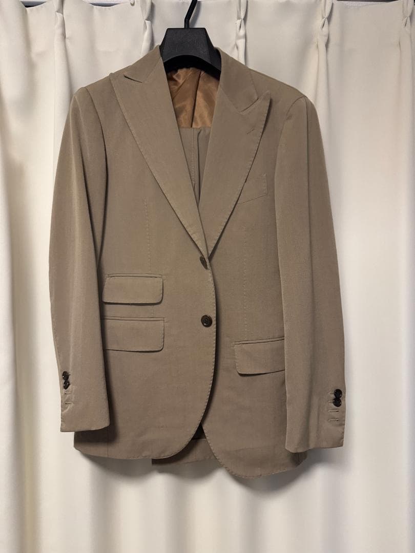 ベージュ スーツ 　サイズ４４