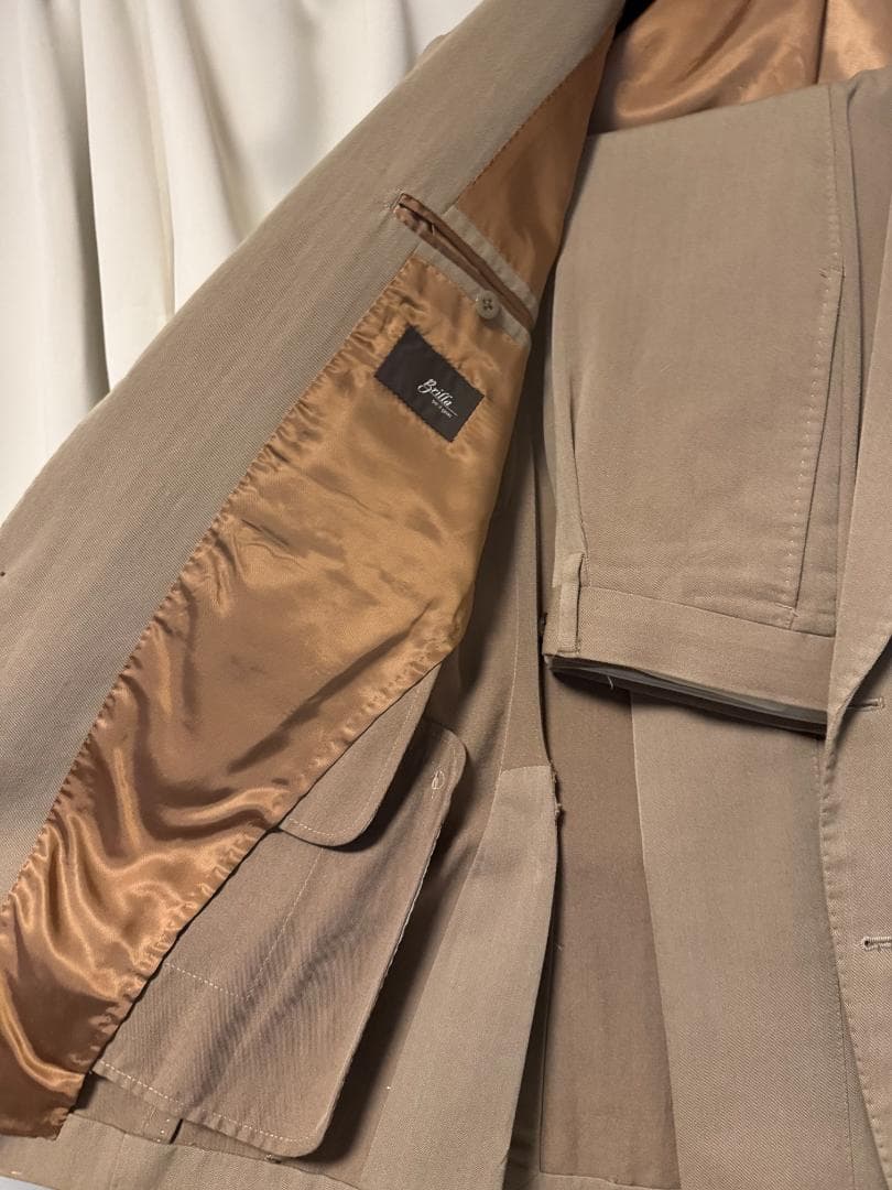 ベージュ スーツ 　サイズ４４