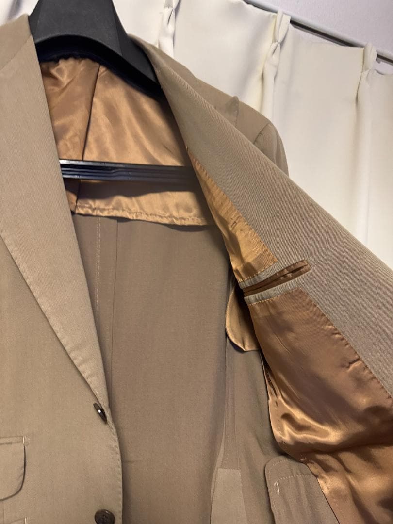 ベージュ スーツ 　サイズ４４
