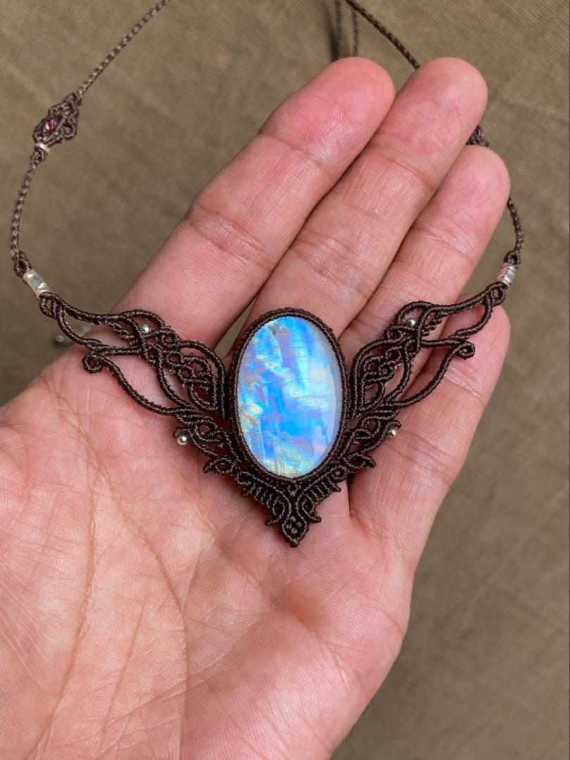 レインボームーンストーン　マクラメネックレス