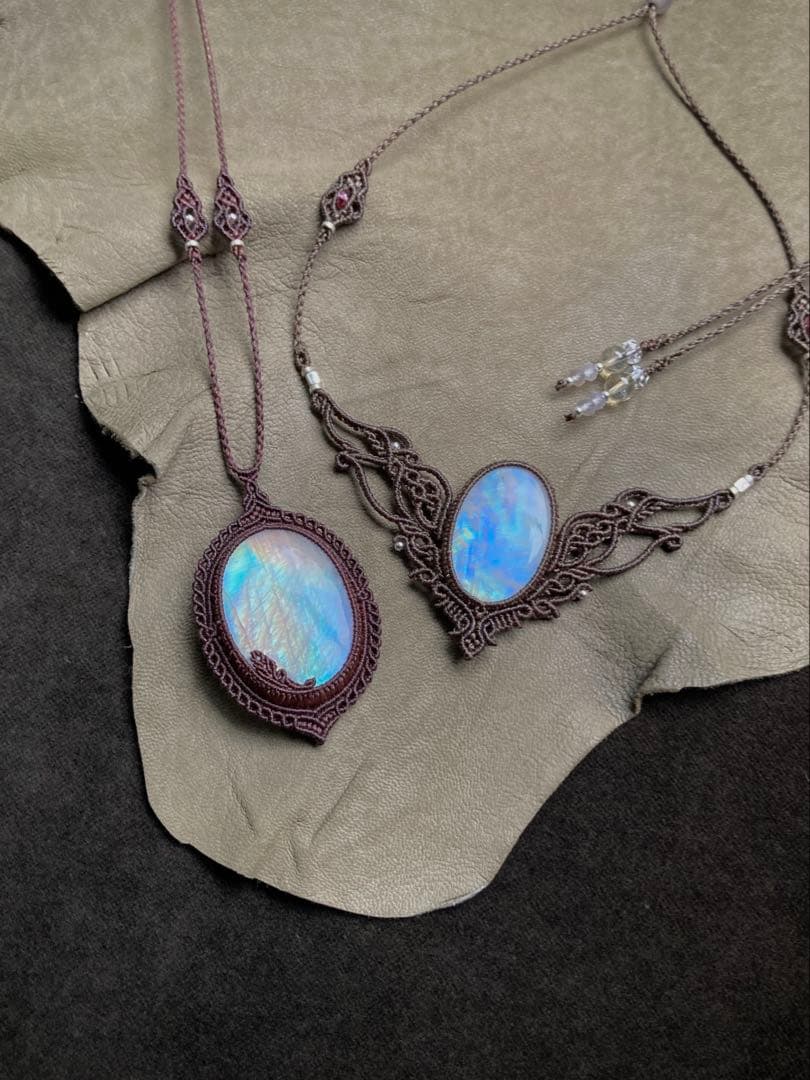 レインボームーンストーン　マクラメネックレス