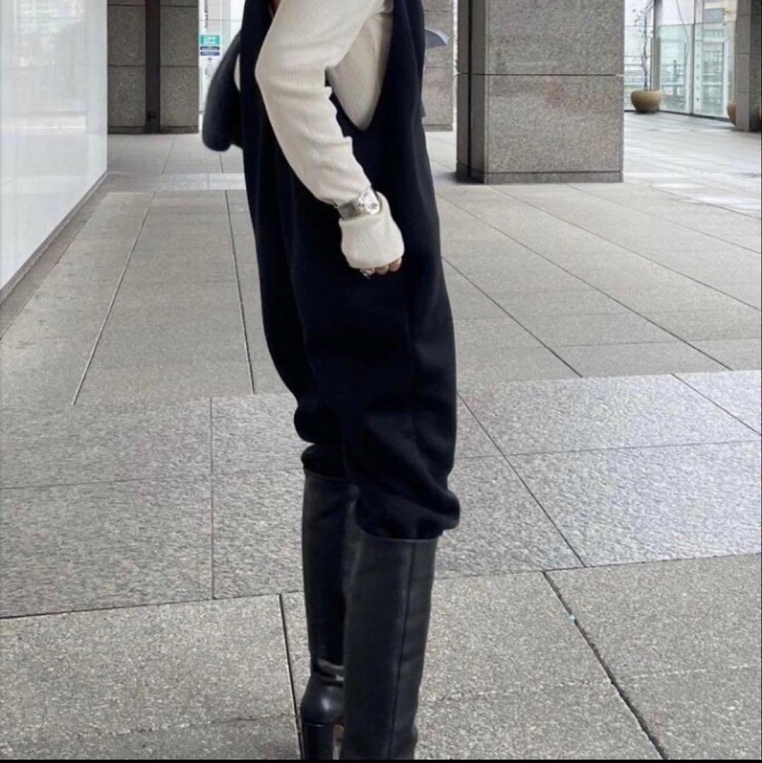 ETRÉ TOKYO Vネックサロペット 黒 美品 オールインワン