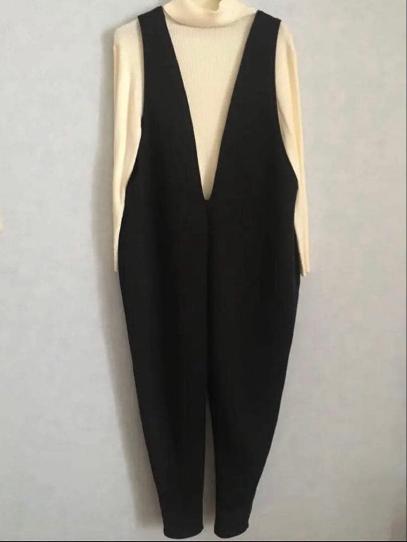 ETRÉ TOKYO Vネックサロペット 黒 美品 オールインワン