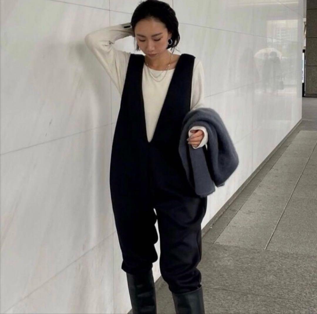 ETRÉ TOKYO Vネックサロペット 黒 美品 オールインワン
