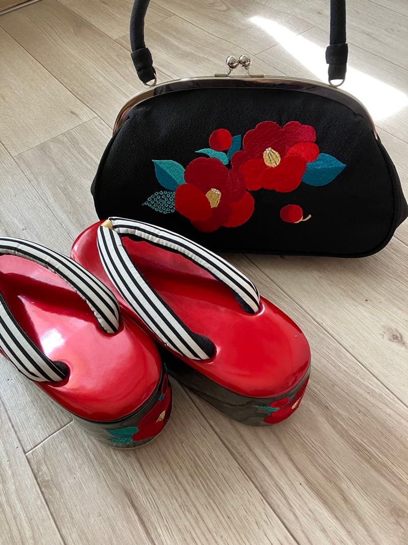 つばき刺繍の和装用バッグと草履セット