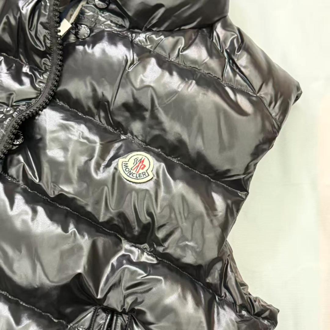 MONCLER 黒 ダウンベスト　サイズ2
