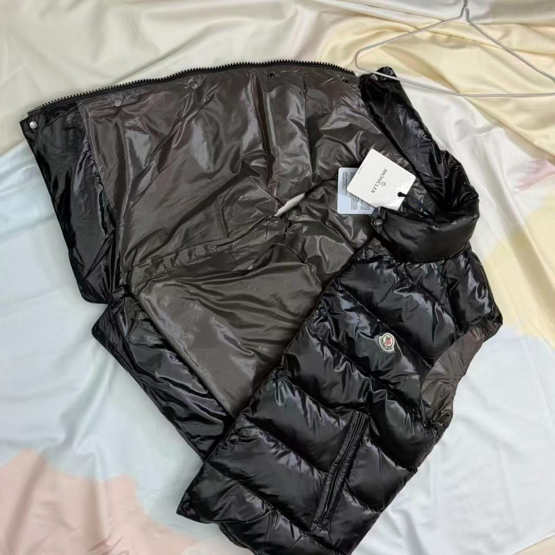MONCLER 黒 ダウンベスト　サイズ2