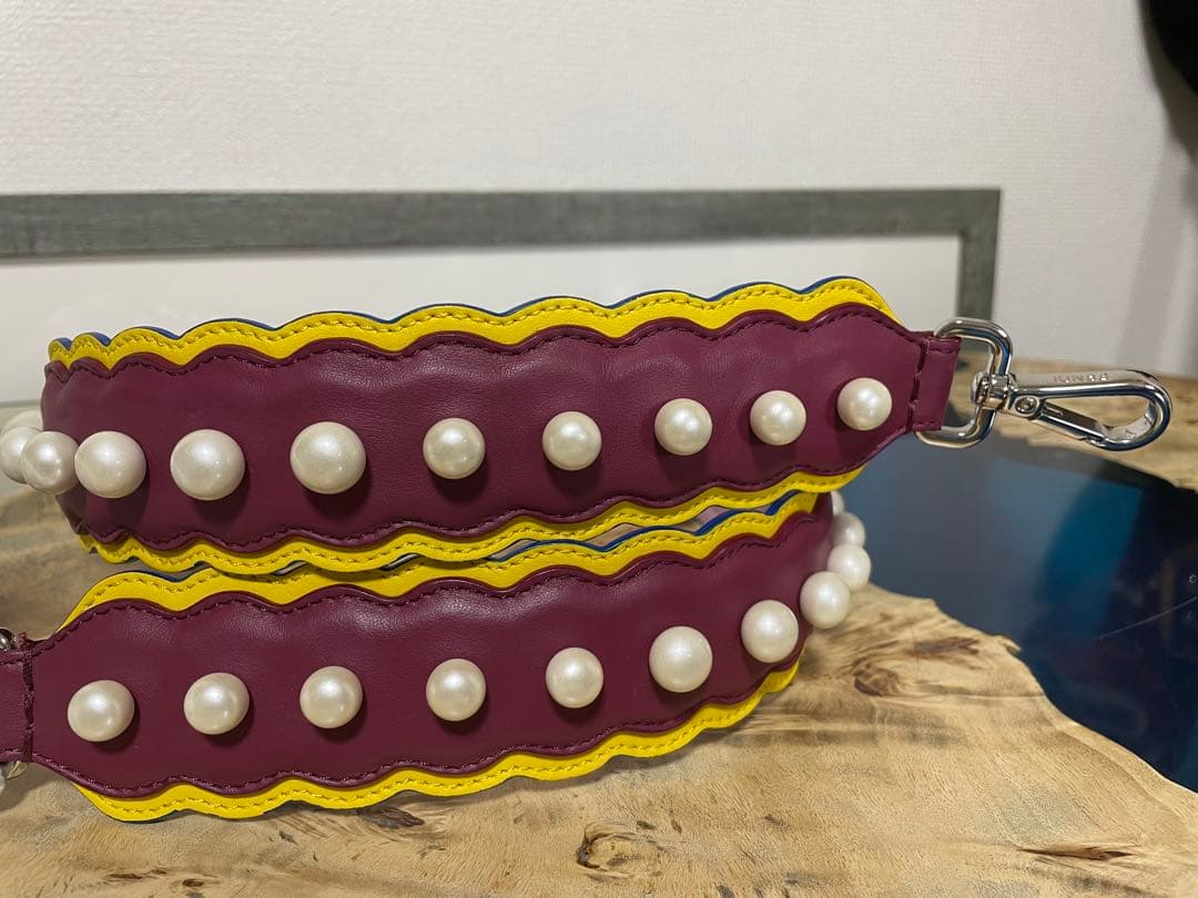 フェンディ FENDI ストラップユー パール レザーショルダーストラップ