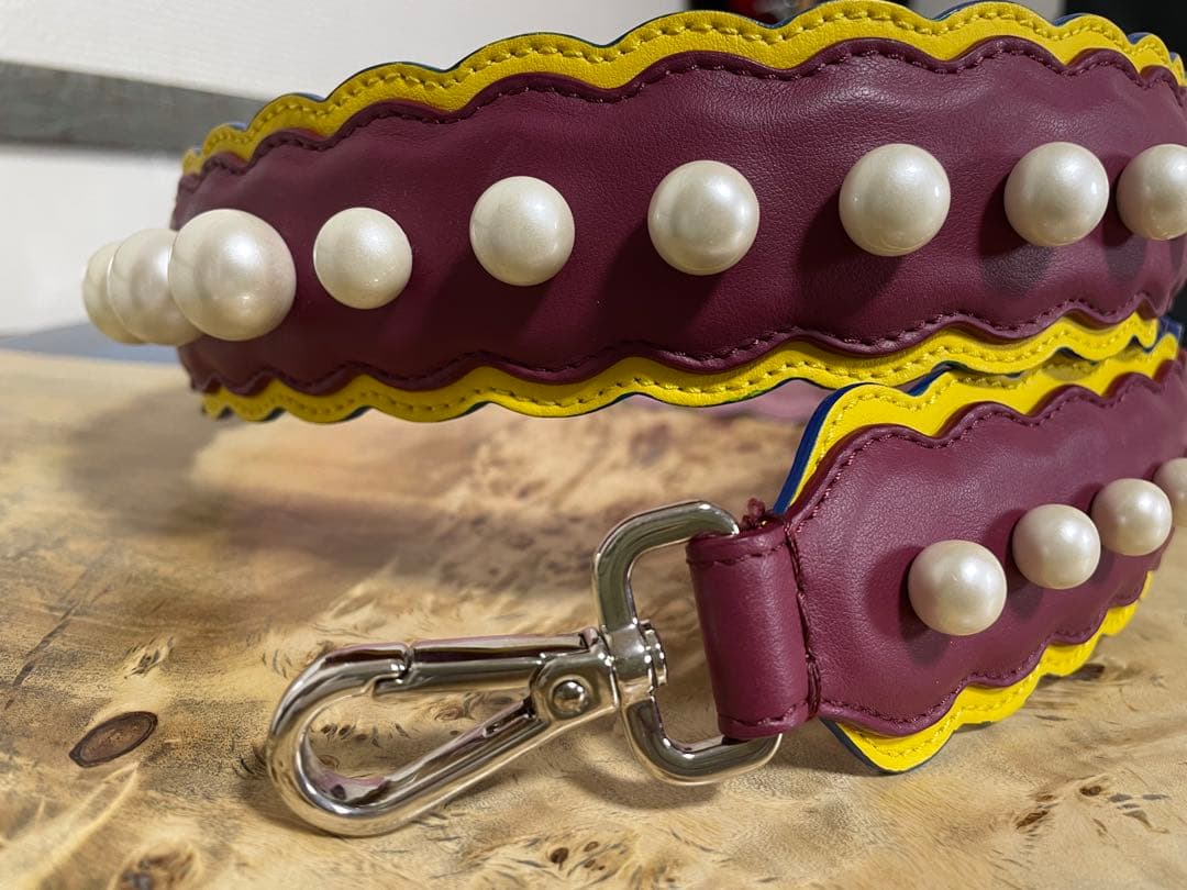 フェンディ FENDI ストラップユー パール レザーショルダーストラップ