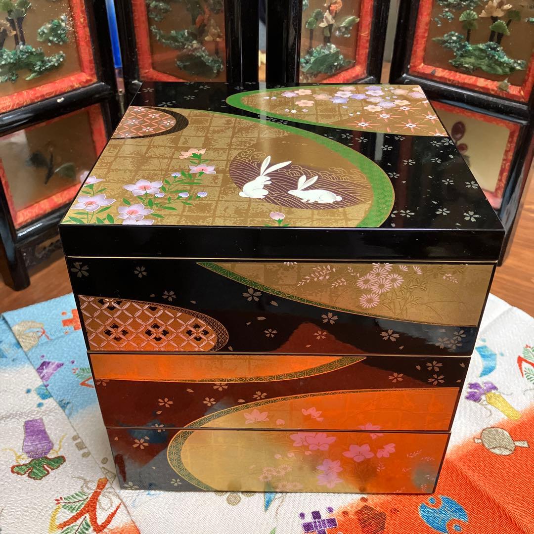 美品 うさぎ三段重箱 金彩 漆塗り＊えり善風呂敷付き