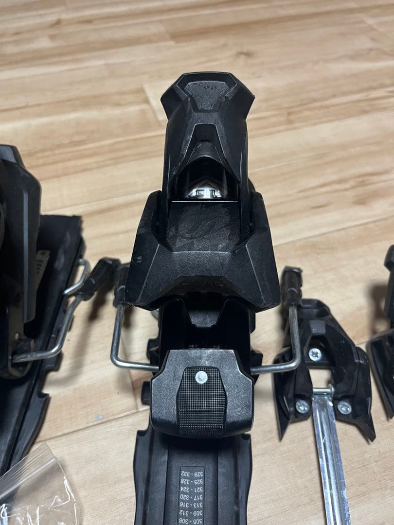 スキー　ビンディング　チロリア　adrenaline