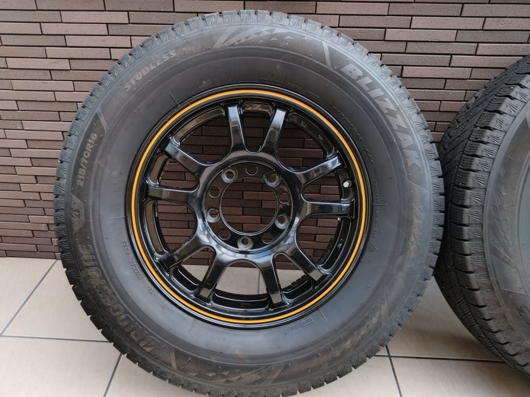 ジムニースッタットレスタイヤ　BLIZZAK VRX3