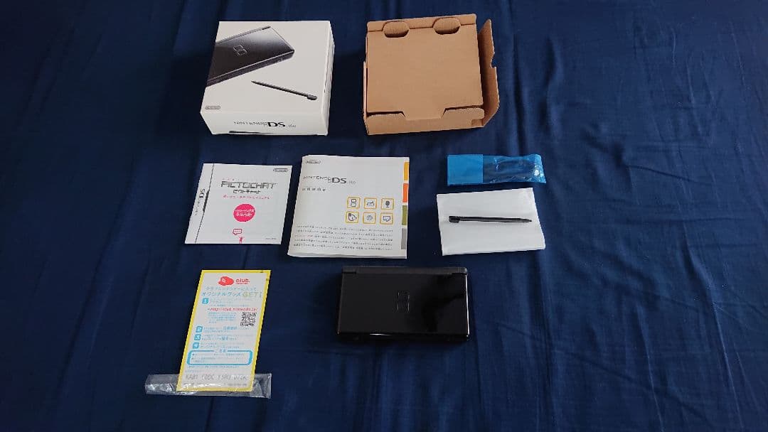 NINTENDO  DS  Lite  本体＋周辺機器＋ソフト3本セット
