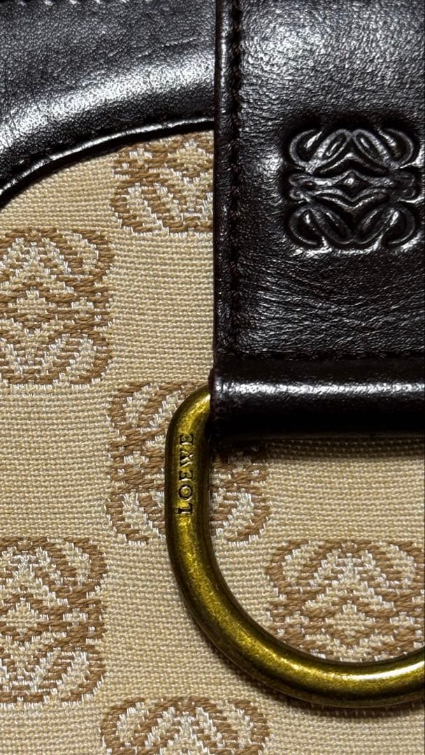 LOEWE 二つ折り財布　アナグラム　Dリング　大幅値下げ　早い者勝ち