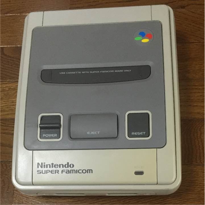 スーパーファミコン 本体 コントローラー2つ  ACアダプター、ケーブルつき
