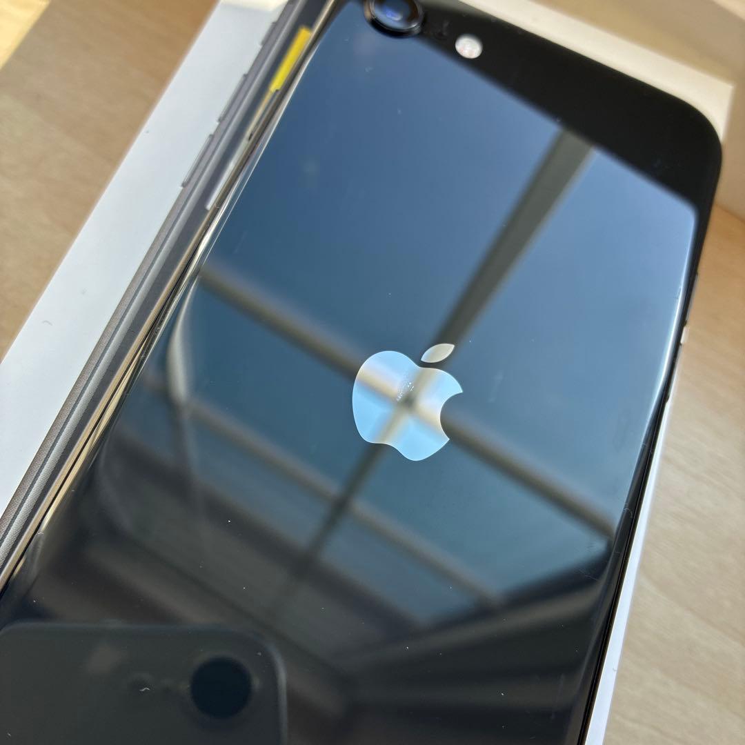 Apple iPhone SE 第2世代　SIMフリー　128GB