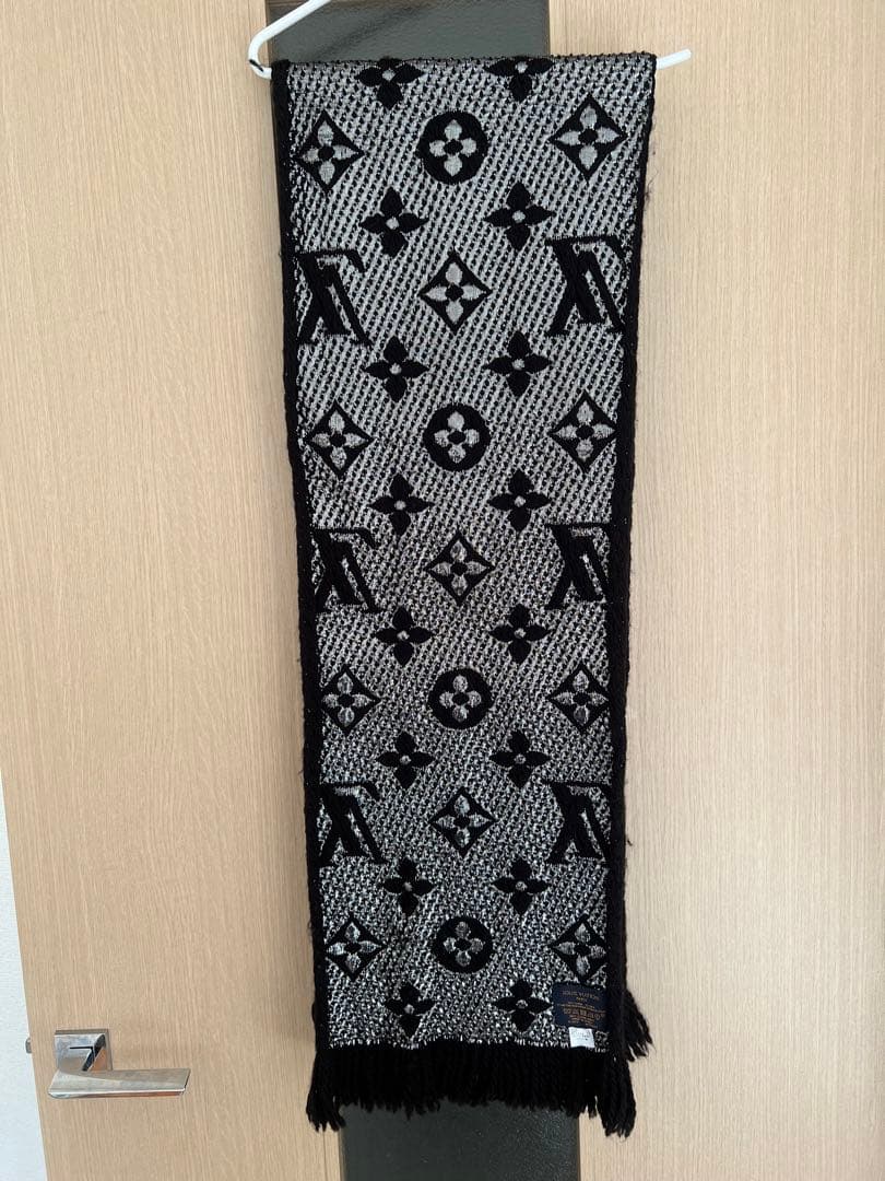 りんLouis Vuitton ロゴ入りマフラー 黒